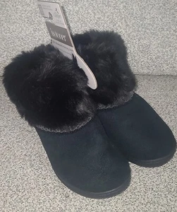 Isotoner Damen recycelt schwarz Microsuede Mallory Stiefel Hausschuhe Größe 7,5-8 neu mit Etikett - Bild 1 von 3