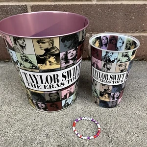 Taylor Swift die Epochen Tour Film Popcorn Eimer rosa Dose & Tasse + AMC Armband - Bild 1 von 1