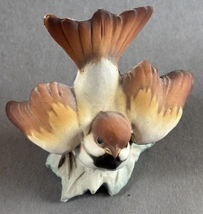 Vintage Tay Italy Porcelain 2.5" Bird Sparrow Giuseppe Tagliariol - Picture 1 of 6