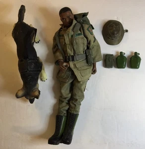 Modellino Esercito 1998 Bambola "Morris" con cane e accessori extra - Foto 1 di 6