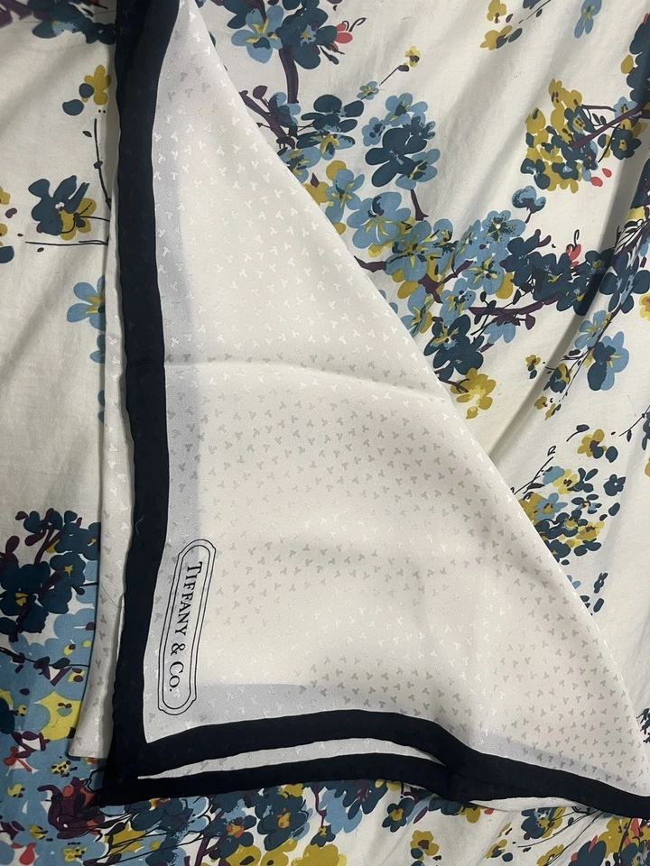 Auténtica bufanda de seda Tiffany blanca x negra usada rango A TIFFANY&Co. | Foto 1 de 1