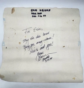 Autografo Yasser Seirawan su tappetino/tavola da scacchi - firma Grandmaster 1997 - Foto 1 di 2