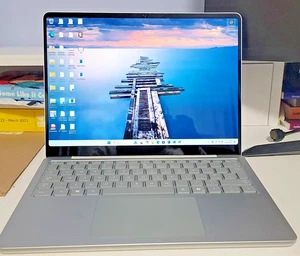 microsoft surface laptop 13in 1st Ed with snapdragon 2095 - Picture 1 of 15