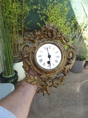 ancien petite cartel pendule murale en régule ou fonte - Photo 1/4