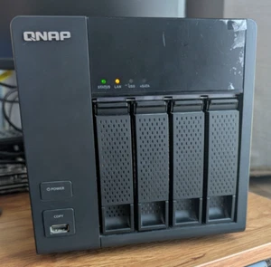 QNAP TS-469L - USED - NAS 4 x BAY - 2.13 GHz - 3GB RAM - NO DRIVES - Picture 1 of 10