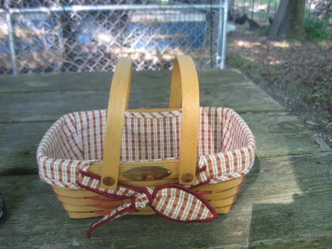 2000 LONGABERGER Homestead Basket, Small Yellow Stain on Fabric Liner Cover