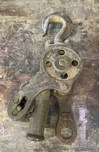 Vintage Antique Cast Iron 2 Wheel Double Block & Tackle Pulley With Rope Brake - Picture 1 of 8
