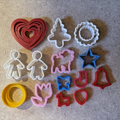 Lote de 20 cortadores de galletas de plástico vintage - Wilton Jello Jiggler Tupperware Heart Foto 1 de 4