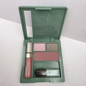 Clinique Eyeshadow- Lovey Dovey & Foxy; Blush- New Clover; Lip Gloss- Air Kiss - Bild 1 von 6