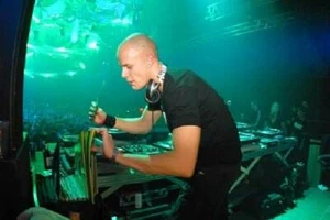 Adam Beyer Live Funky Techno DJ-Sets Compilation (2015 - 2018) - Bild 1 von 9