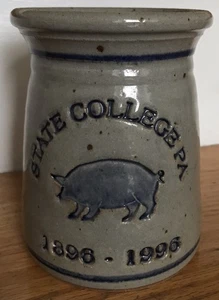 1896 1996 State College PA Centennial Souvenir Schwein Steinzeug Topf Penn - Bild 1 von 6