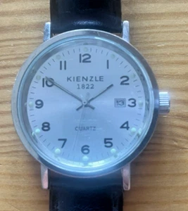 Herren Armband Uhr Kienzle 1822 Edelstahl Kalender Silber 40mm Datum BAT. leer - Bild 1 von 6