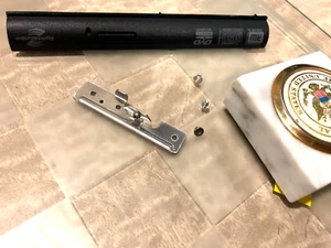 Bisel y soporte de unidad HP EliteBook 8440w 8530w 8540w 8730w 8740w 8560P 8570P - Imagen 1 de 2