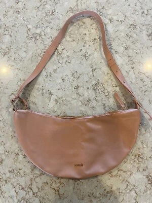 Bolso de mano Kensie bandolera en forma de media luna hobo imitación cuero rosa Foto 1 de 4