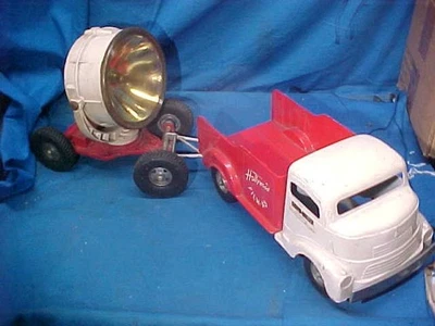 1950s Smith Miller Diecast HOLLYWOOD FILM AD TRUCK + HOLOFOTE Trailer - Imagem 1 de 4