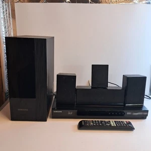 Sistema de cine en casa Samsung HT-E4500 3D inteligente 1000 W Blu-ray 5 altavoces y control remoto - Imagen 1 de 13