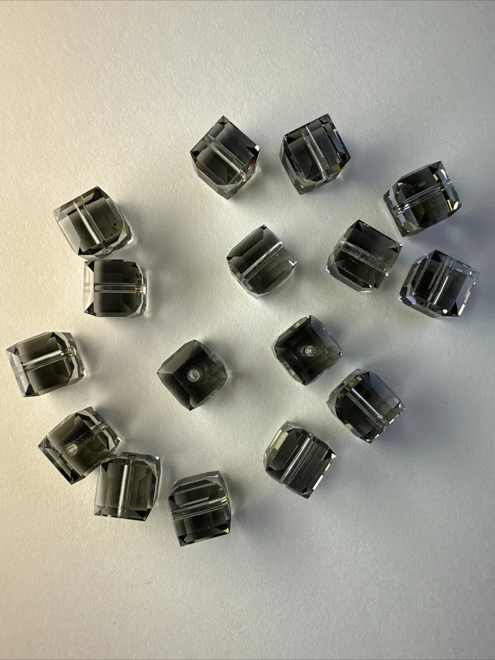 Cuentas cubo cristal Swarovski 5601 6 mm, diamante negro, 16 piezas Foto 1 de 2