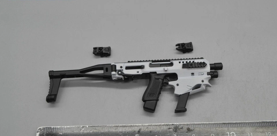 1 6 Scale ES X CBI 27003 Rogue Survivor Anna - Belt Canteen Cover Knife