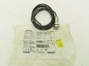 Siemens 3RG4013-0KB00 Cylindrical Inductive Sensor 4.5-5.5mm Range - Picture 1 of 7