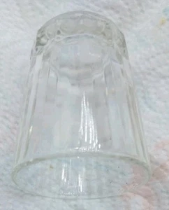 Vaso de chupito federal acanalado transparente vintage de licor de whisky de mediados de siglo de 2" - Imagen 1 de 6