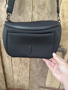 Thacker Cocoon Day Sling Black EUC Fanny Pack Neoprene - Picture 1 of 14