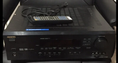 Sistema de sonido envolvente Onkyo (incluye: altavoces, subwoofer y receptor con (remoto) Foto 1 de 4