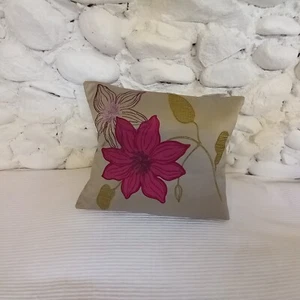 Luxury Cushion Cover, Pure Silk, Flowers, Beige, Red, Green, 31cm x 36cm - Picture 1 of 10
