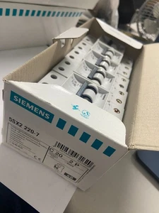 NEW FACTORY BOX OF 6 SIEMENS, 5 SX22, 220-7 CIRCUIT BREAKER,  2 POLE - Picture 1 of 1