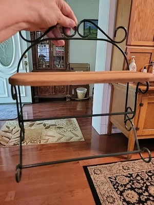 HOMCO Pine Wood Display Shelf Bath Hand Towel Holder Wall Mount Green Metal Rack - Image 1 of 4