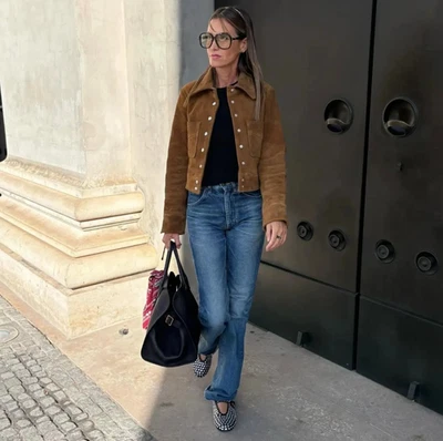 Chaqueta corta de cuero de gamuza marrón recortada estilo occidental con botones para mujer Foto 1 de 4