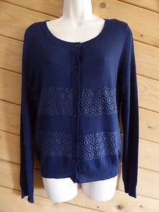 Cárdigan tejido suéter suave ligero con ojales abotonados azul marino Maison Jules S - Imagen 1 de 12