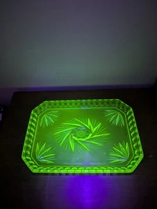 Art Deco Uranium Glass Vanity Tray - Green Glass Vintage - Picture 1 of 11