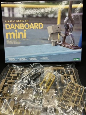 Yotsubato Danbo Mini Kit Modelo Plástico Kotobukiya Japão Brinquedo Importado Caixa Aberta - Imagem 1 de 4