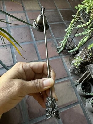 Винтажная оловянная нюхательная свеча серебристый цвет металл с розовым дизайном - Изображение 1 из 4