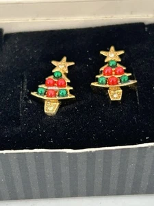 Vintage 1995 Avon Christmas Tree Pierced Earrings Surgical Steel Gold Tone - Picture 1 of 7