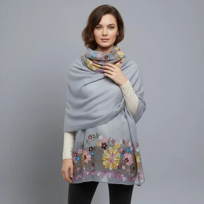 全新带标签 Bijoux Terner 刺绣花卉披肩灰色双向穿波西米亚围巾 70 — 第 1/4 张图片