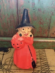 Vela de calabaza vintage Gurley Halloween grande 8 3/8 pulgadas de alto con bruja sosteniendo - Imagen 1 de 7