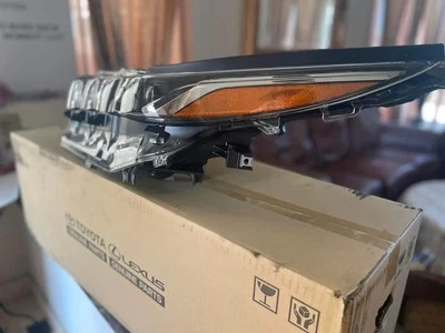 Faros Toyota Prius Prime 2017-2022 lado izquierdo y derecho OEM NUEVOS EN CAJA Foto 1 de 4