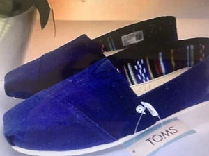 *NEU-mit Etikett*TOMS*DAMENSCHUHE MARINEBLAU - GRÖSSE 7,5 - IDEAL FÜR DEN SOMMER - BEQUEM & SÜSS! - Bild 1 von 1
