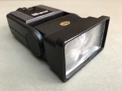 ACHIEVER 321AZ Auto Shoe Mount Flash. Auto-Thyristor, 0° to +90° Tilt. Vintage. - Image 1 of 4