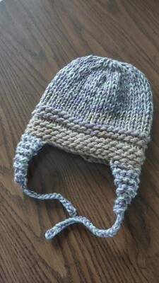 Sombrero tejido hecho a mano con orejeras (mujer pequeño) Foto 1 de 2