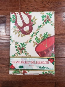VTG Town & Country Linen CHRISTMAS Vinyl Tablecloth Flannel Backed 60" Round  - Picture 1 of 5