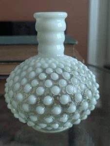Vintage opalisierende Milchglas Schuhnagel Knospe Vase - Bild 1 von 20