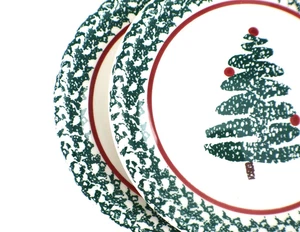 Furio Christmas Tree DINNER PLATE Set of 2  Green Sponge Rim Italy - Picture 1 of 9