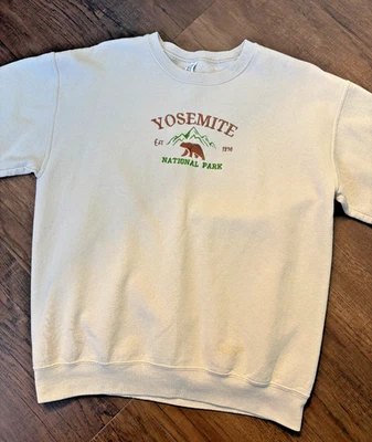 Sudadera con cuello redondo bordada del Parque Nacional de Yosemite talla mediana Foto 1 de 3