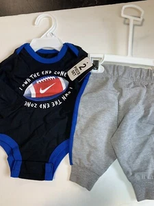 Nike Baby Junge Langarm Body und Hose 3 Monate mit Fußball Grafik - Bild 1 von 8