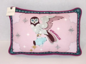 Almohada pequeña Anthropologie Lou Benesch Búho Zodiaco Acuario - Imagen 1 de 6