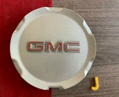 #J (1) 2010 - 2015 GMC Terrain Silver OEM Center Cap P/N 9597973 - Image 1 of 4