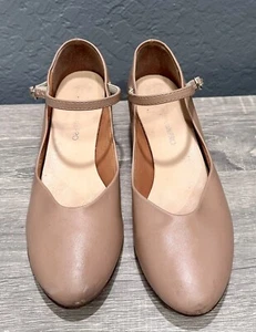 Gently worn Theatricals PRO 1.5” Heel Natural Character Shoes (Size 7.5) - Picture 1 of 8