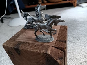 Figurina unicorno in peltro Radcliffe 1980 vintage R149 e cavallo Hudson 2111 1980 vedi des - Foto 1 di 14